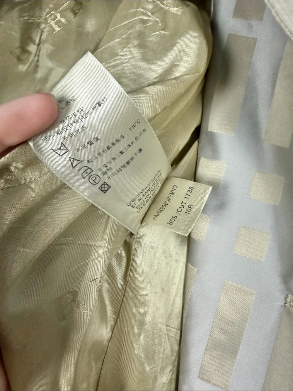 Burberry US 10 • Gray Tan Nova Check Plaid Hawkesbury Trench Coat Long.